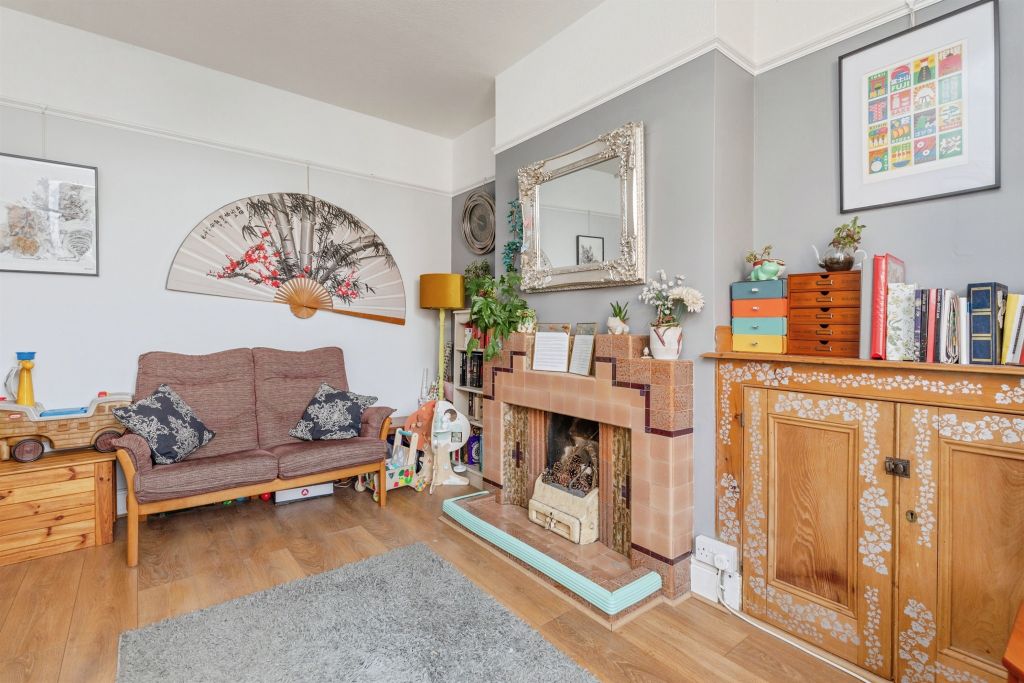 Property photo 2 of 27