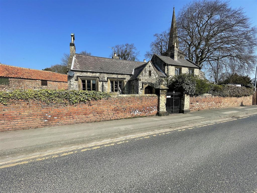 Property photo 1 of 10 External