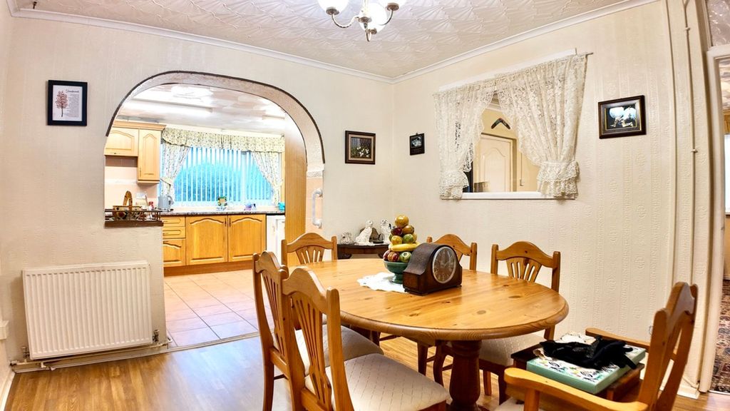 Property photo 3 of 24