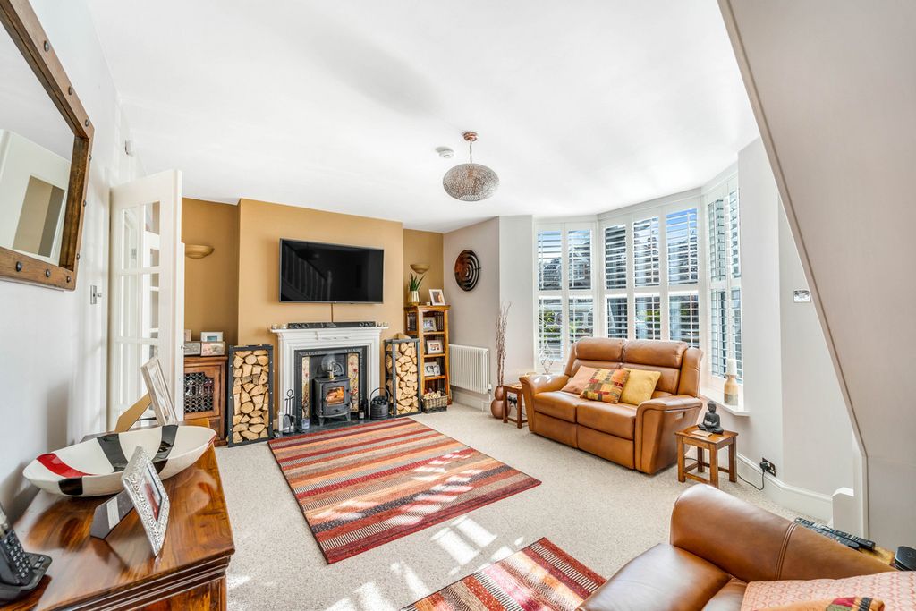 Property photo 3 of 31