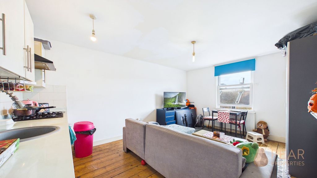 Property photo 3 of 7