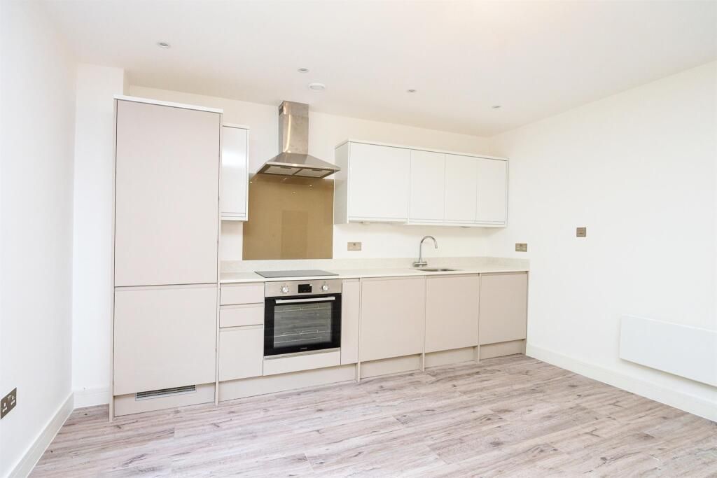Property photo 3 of 6 Kitchen