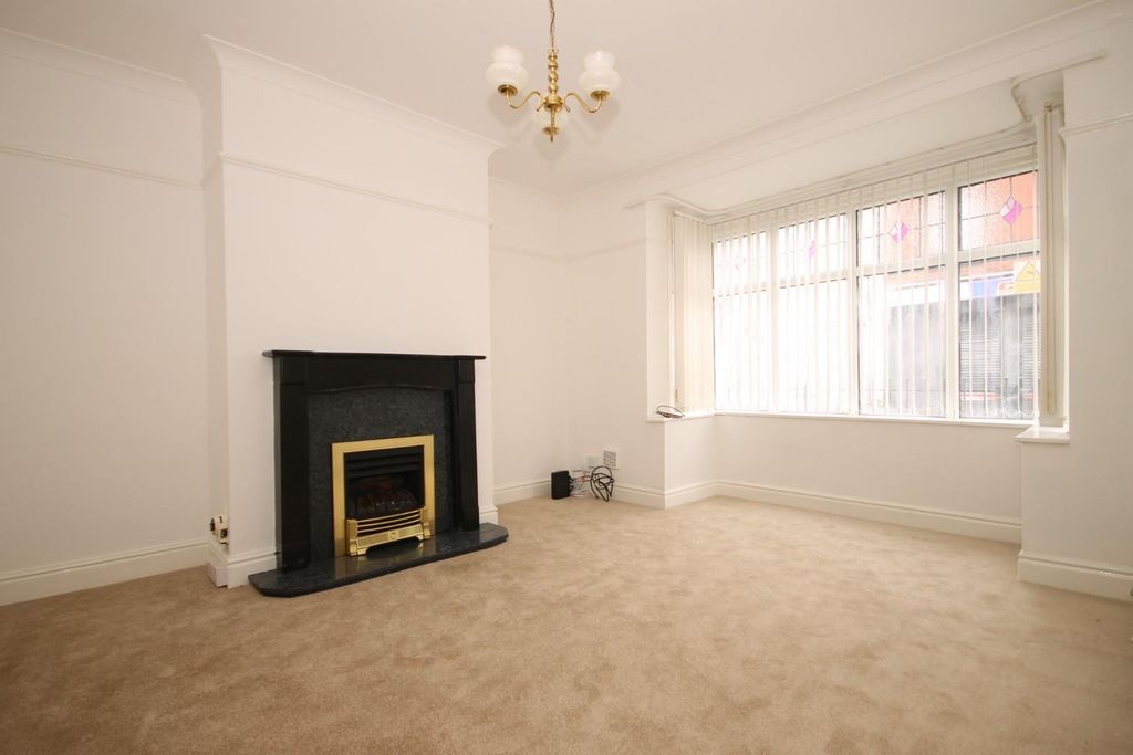 Property photo 3 of 19 Lounge