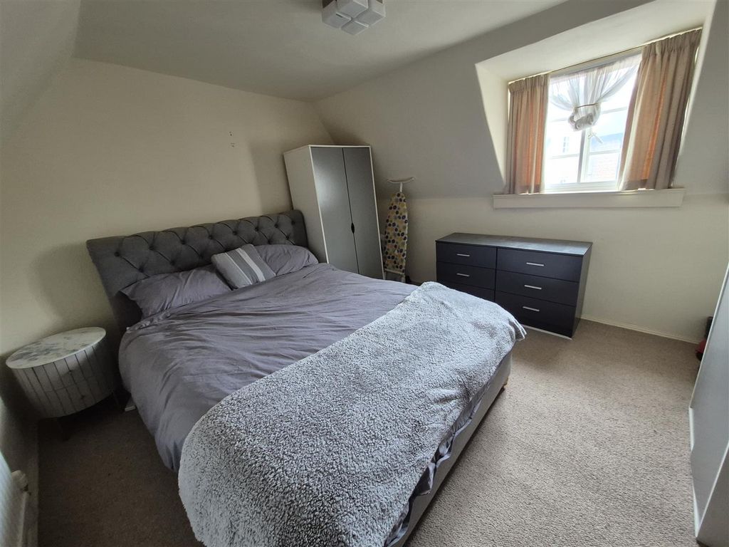 Property photo 2 of 10 Room 4.Jpg