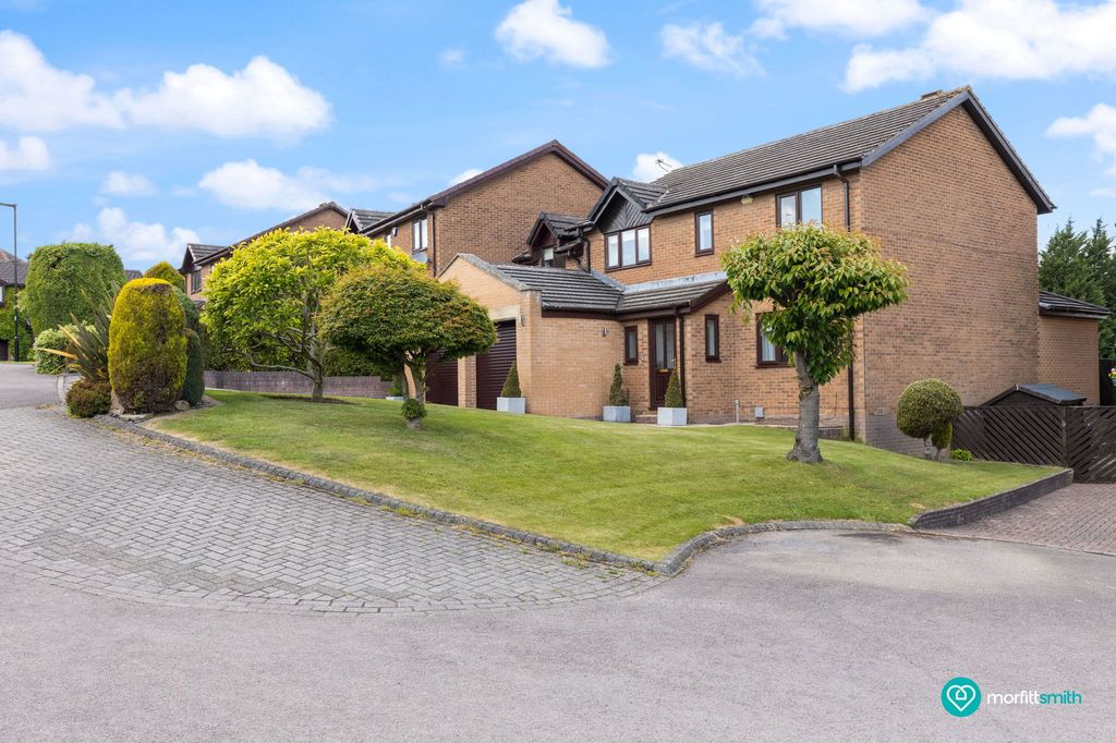 Property photo 1 of 32
