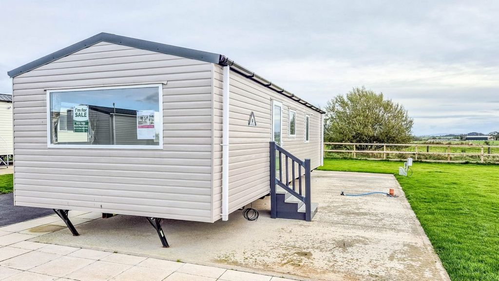 Property photo 1 of 17 Untitled 2