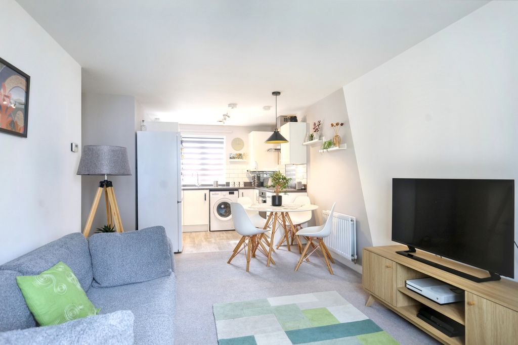 Additional image 5 of 1 bed flat for saleFlat 9 Merlin House, Centenary Way, Witney OX29