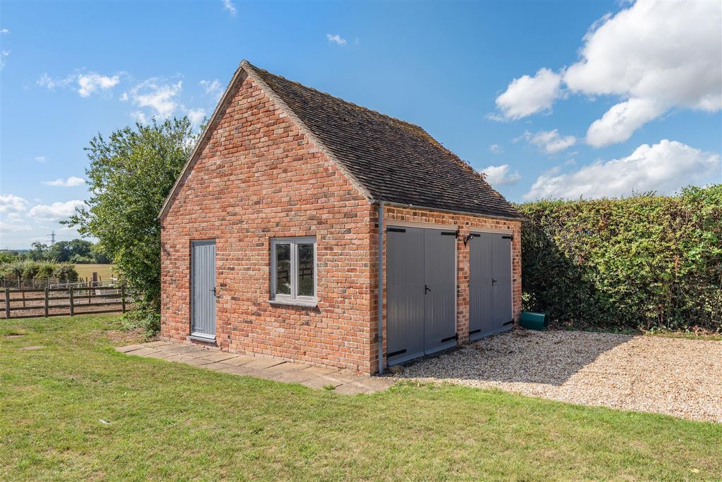 Property photo 3 of 45 8657361-Exterior11.Jpg