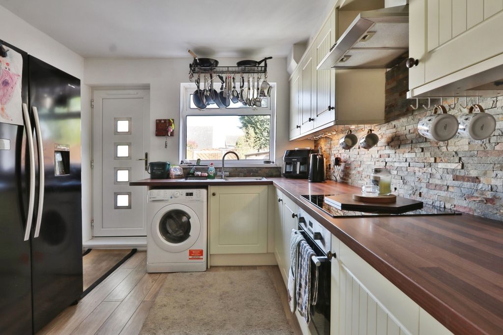 Property photo 3 of 12 4077097