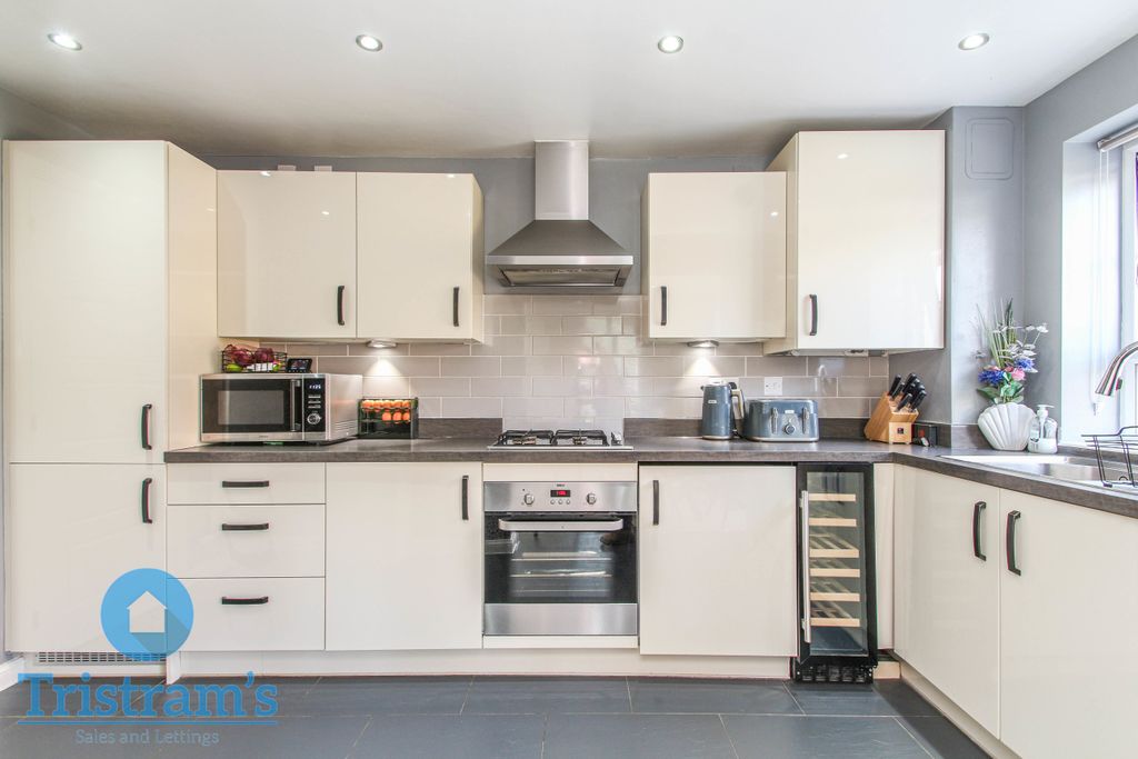 Property photo 2 of 30