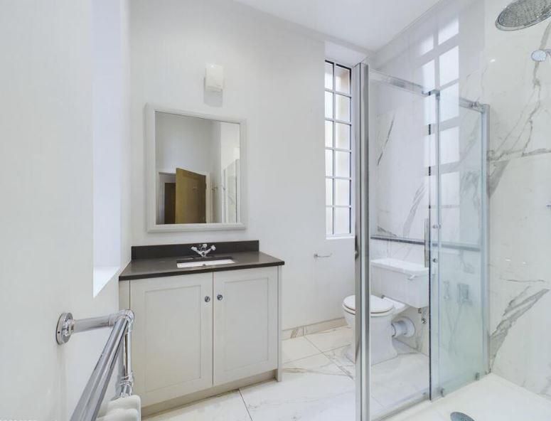 Property photo 3 of 5 Bathroom.Jpg