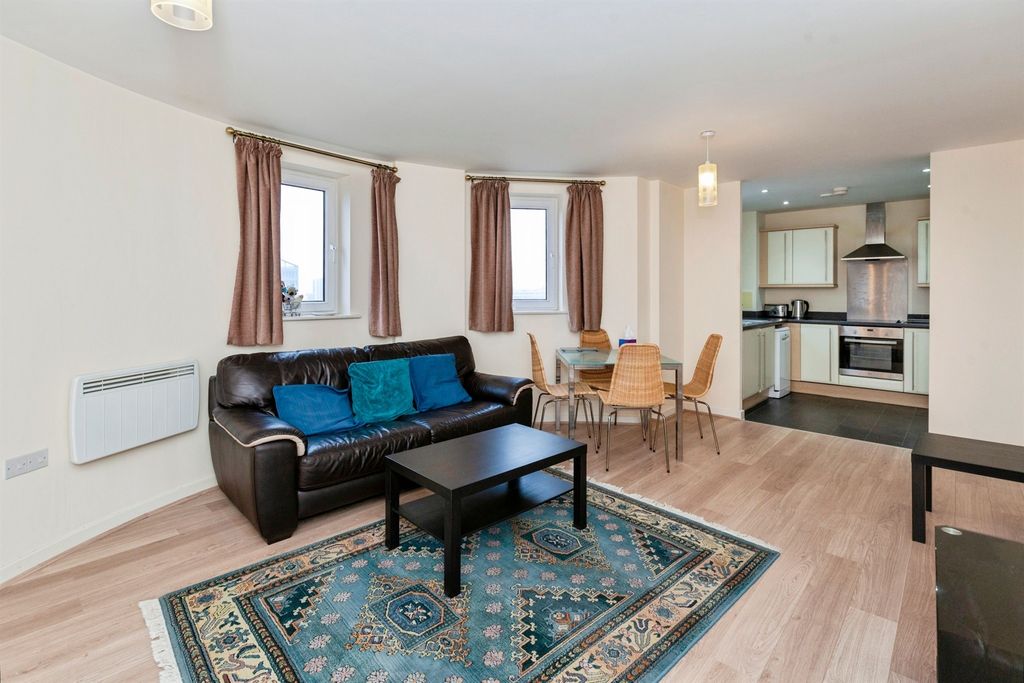 Property photo 2 of 11