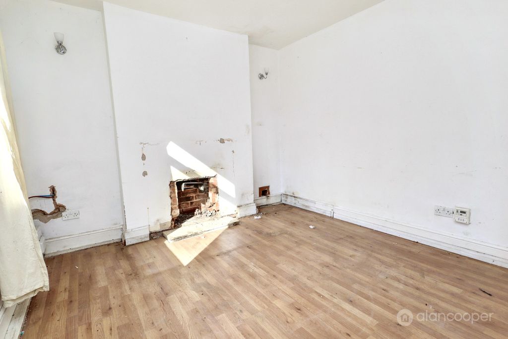 Property photo 2 of 14 5694313