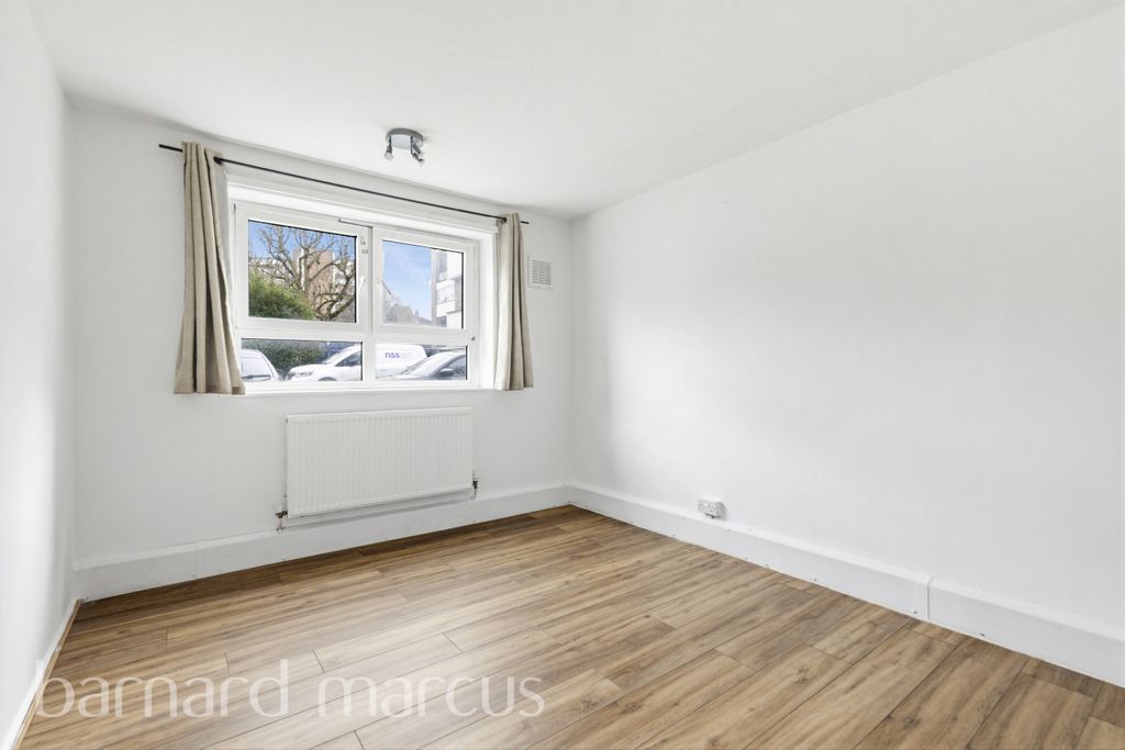 Property photo 3 of 9 Bedroom