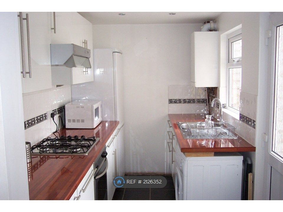 Property photo 2 of 10 Kitchen