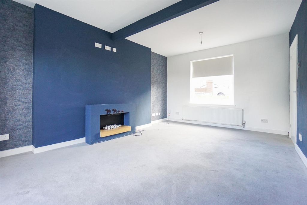 Property photo 2 of 16 Living Room