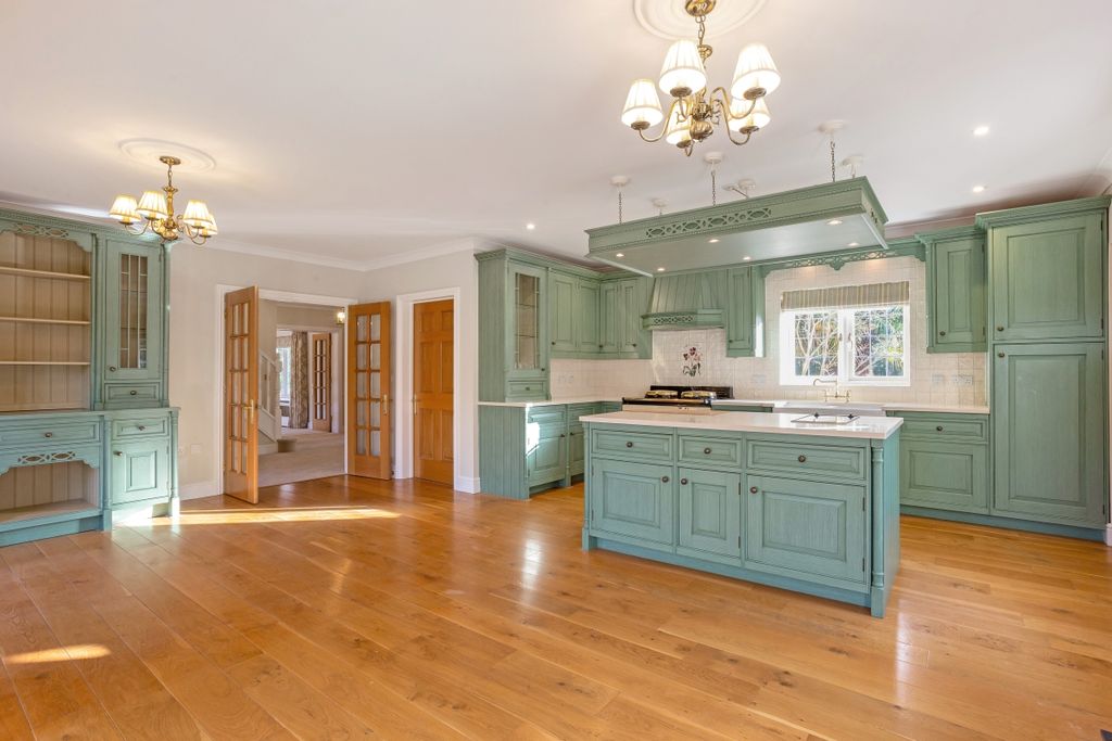 Property photo 2 of 25