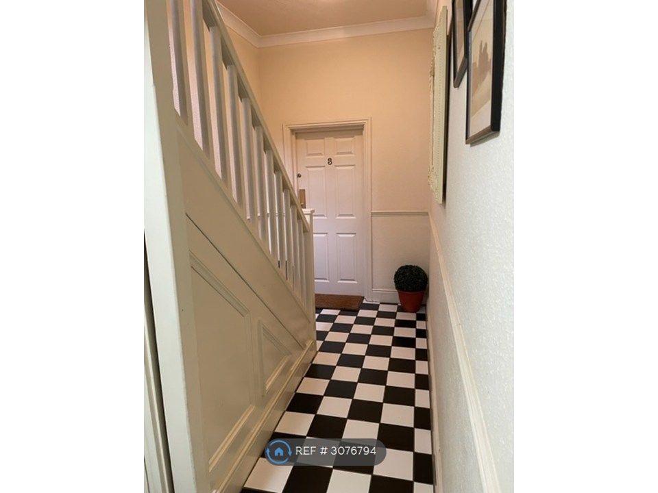 Property photo 3 of 4 Communal Hallway