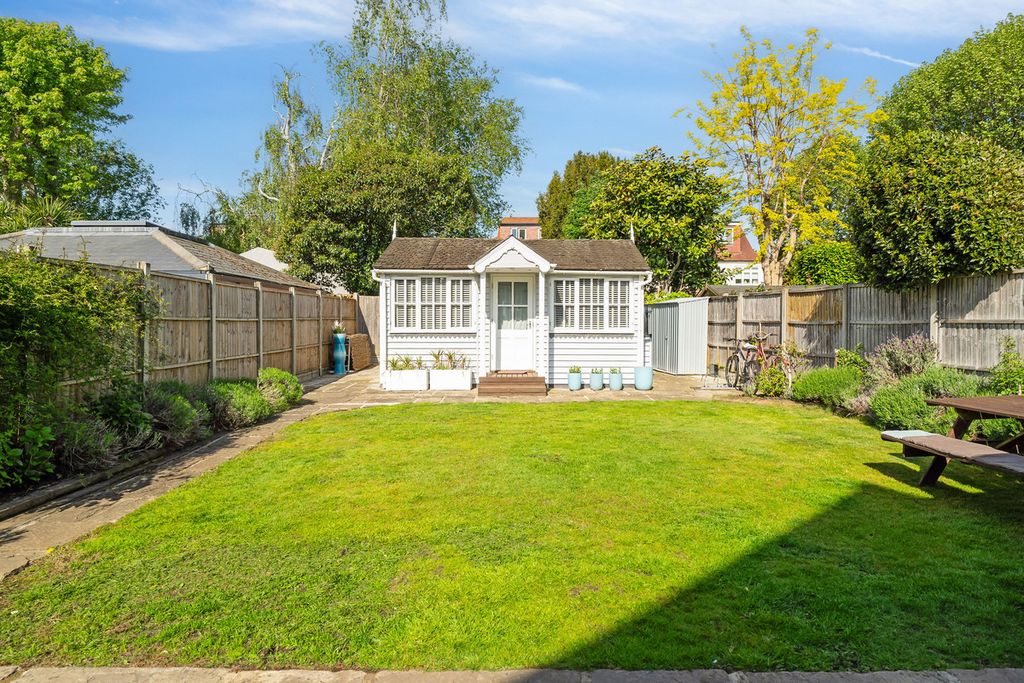 Property photo 2 of 25