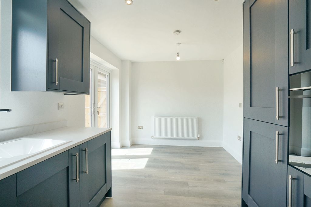 Property photo 3 of 20 Image