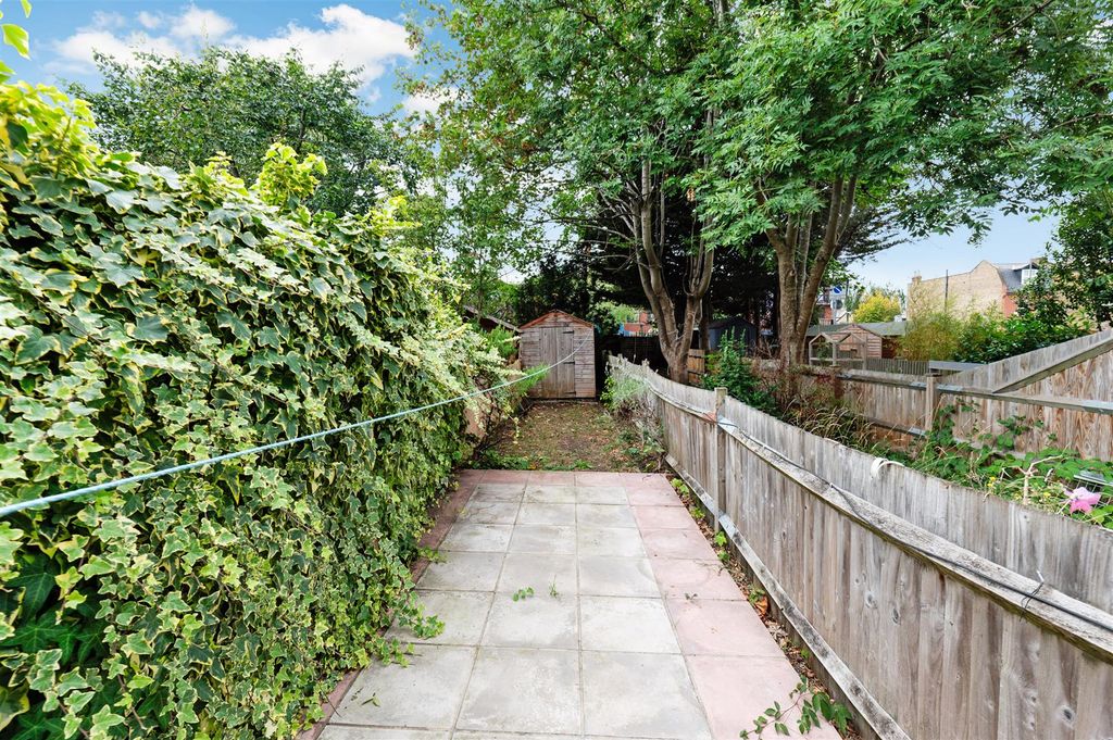 Property photo 2 of 8