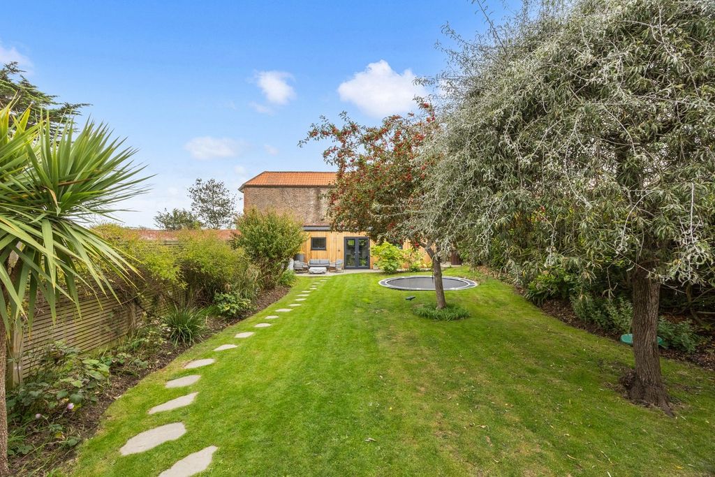 Property photo 2 of 21