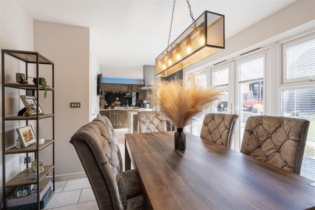 Property photo 3 of 12 Kitchen / Dining Room
