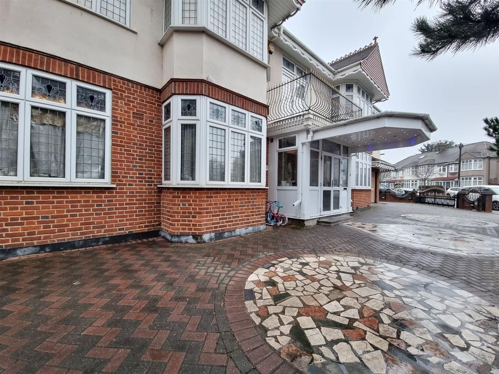 Property photo 2 of 43