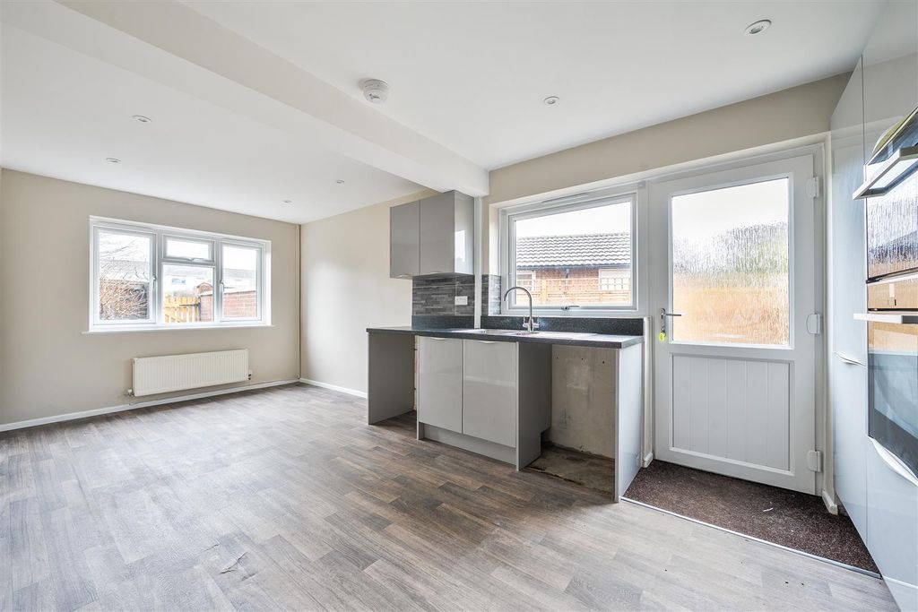 Property photo 3 of 22 Kitchen