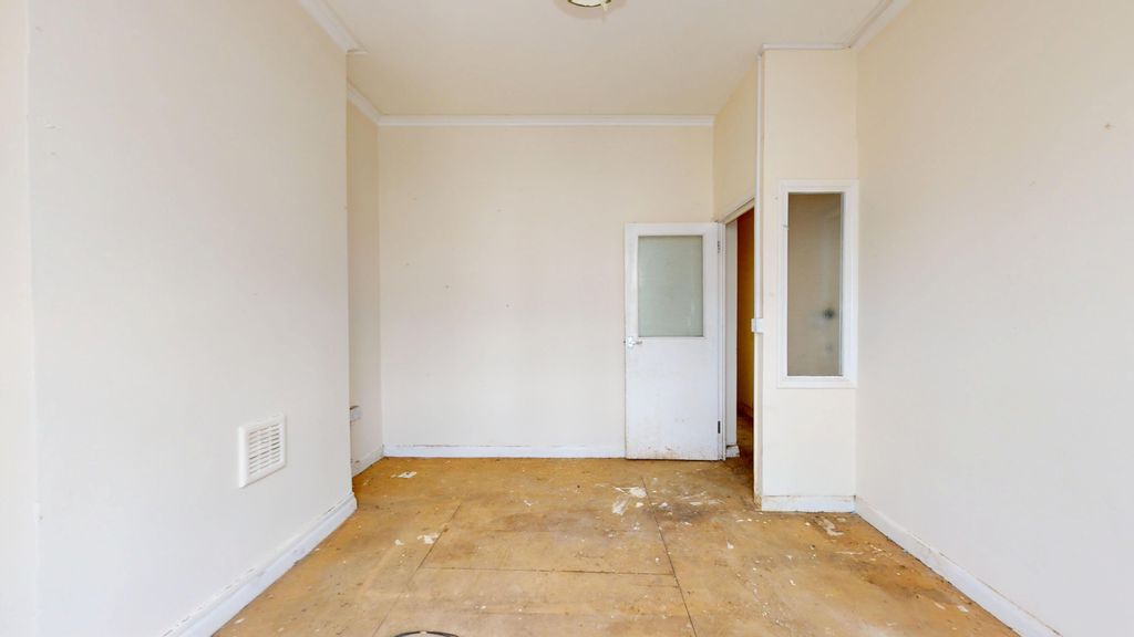 Property photo 3 of 12 Flat 56A Adelaide Road, Ealing, London, W13 9Eb