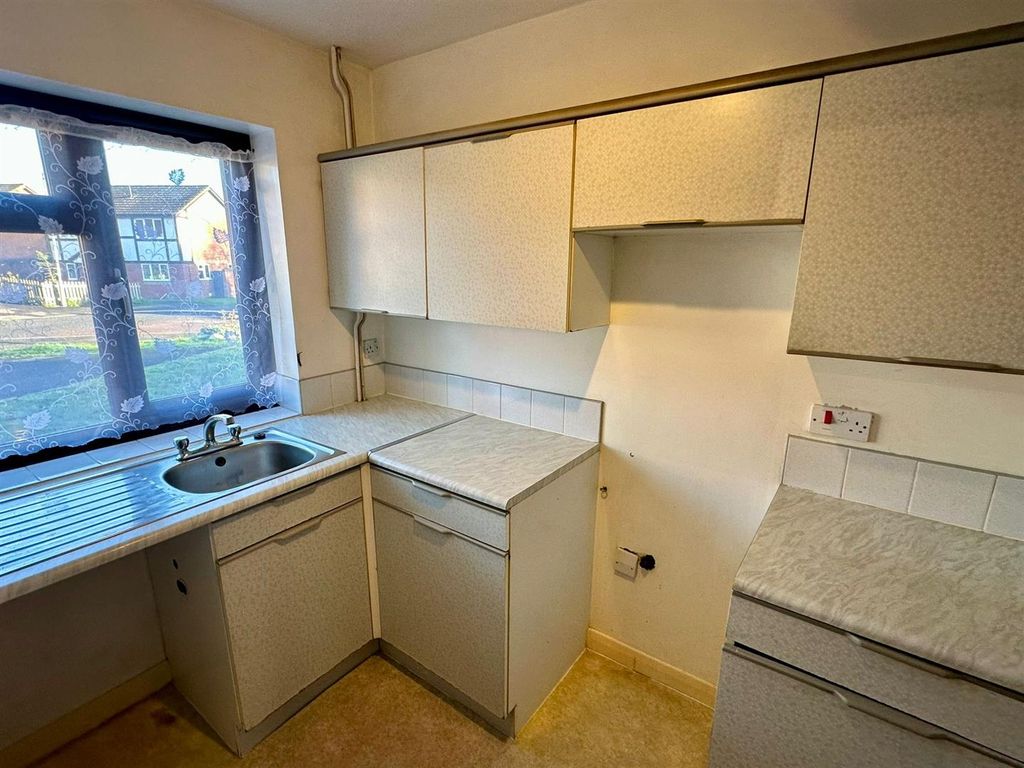 Property photo 2 of 9 Kitchen