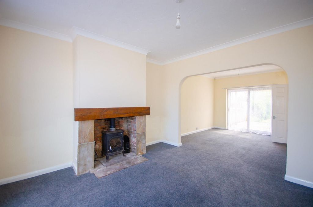 Property photo 2 of 27
