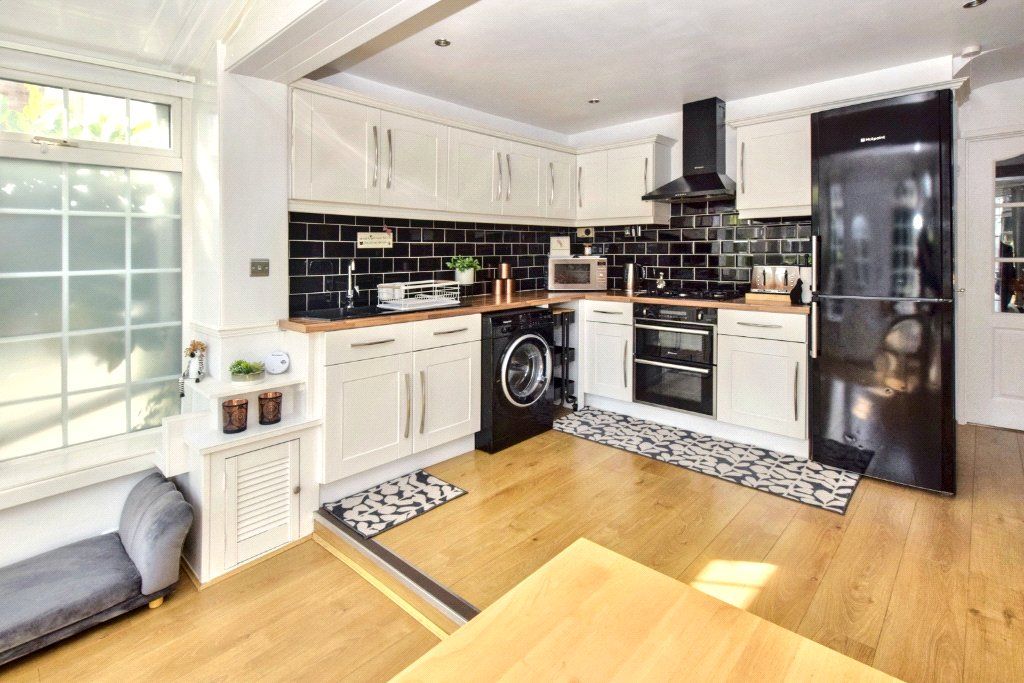 Property photo 3 of 21 Kitchen/Diner