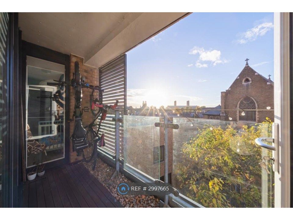 Property photo 3 of 10 Balcony