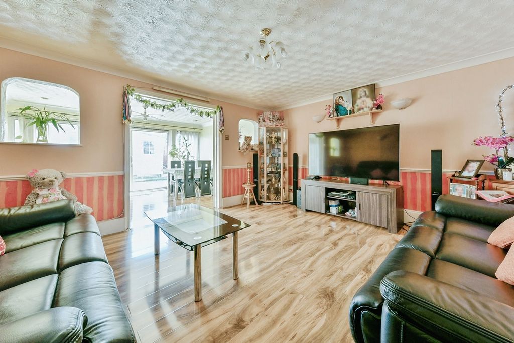 Property photo 2 of 21 Pbox-Img.Jpg