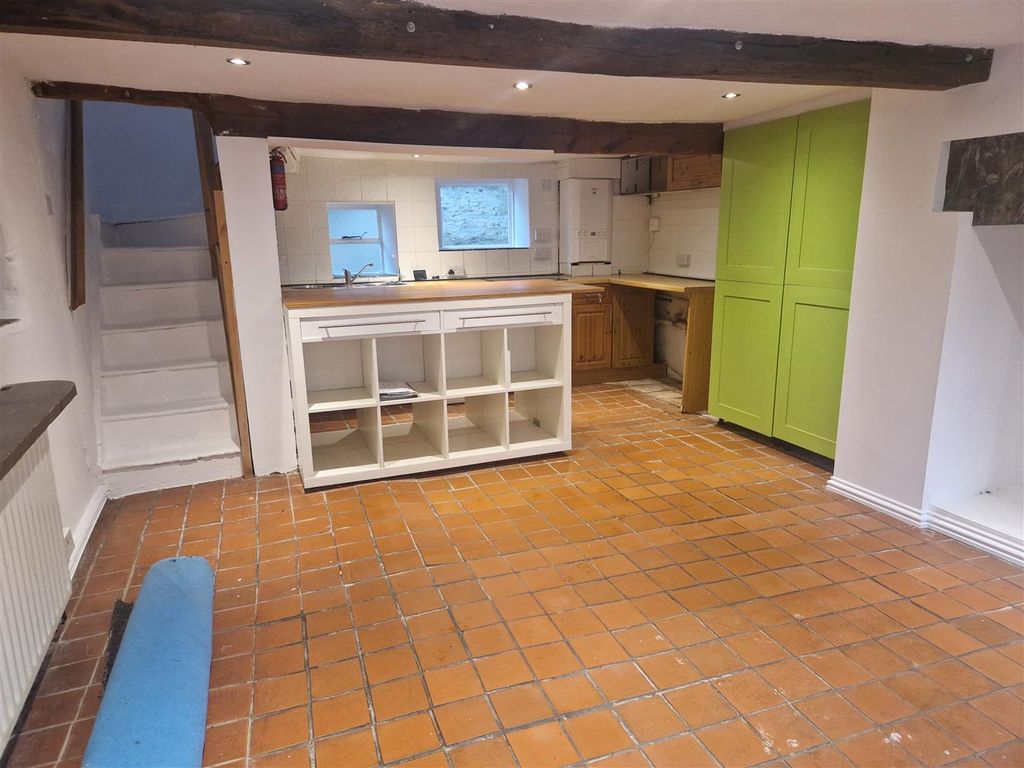 Property photo 3 of 13 1000052428.Jpg