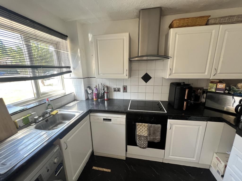 Property photo 3 of 6 Kitchen