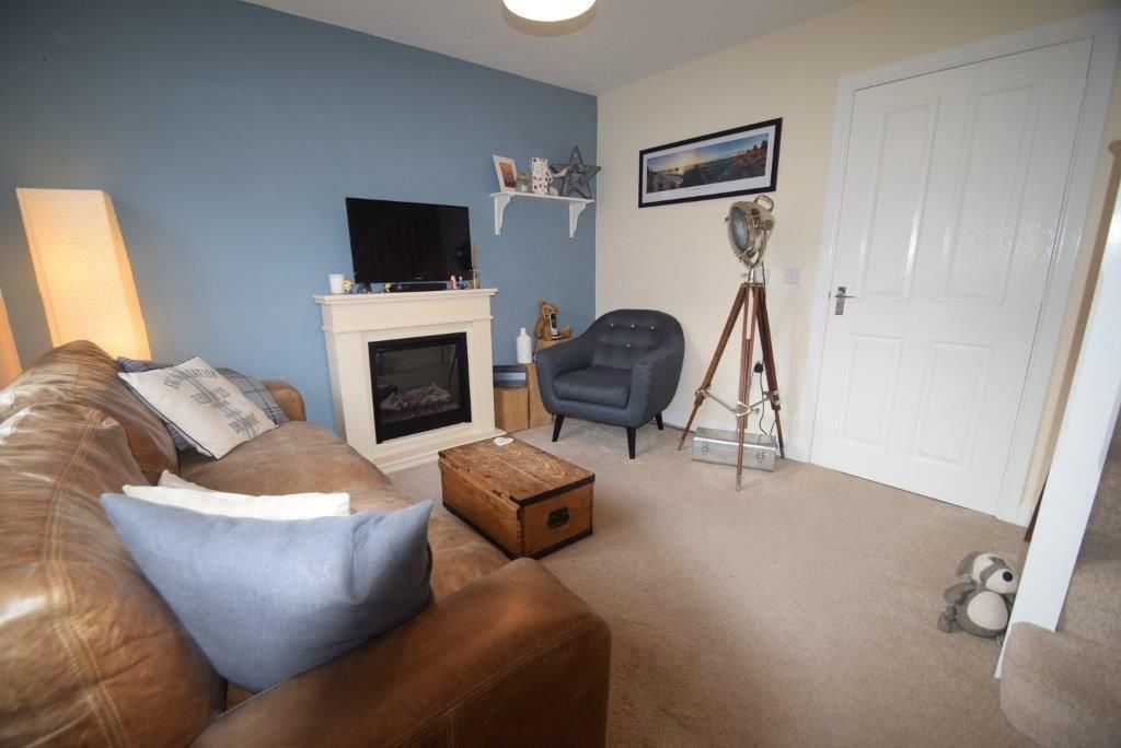 Property photo 3 of 10 Lounge