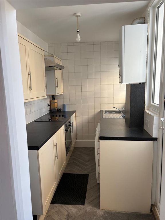 Property photo 3 of 6 Kitchen