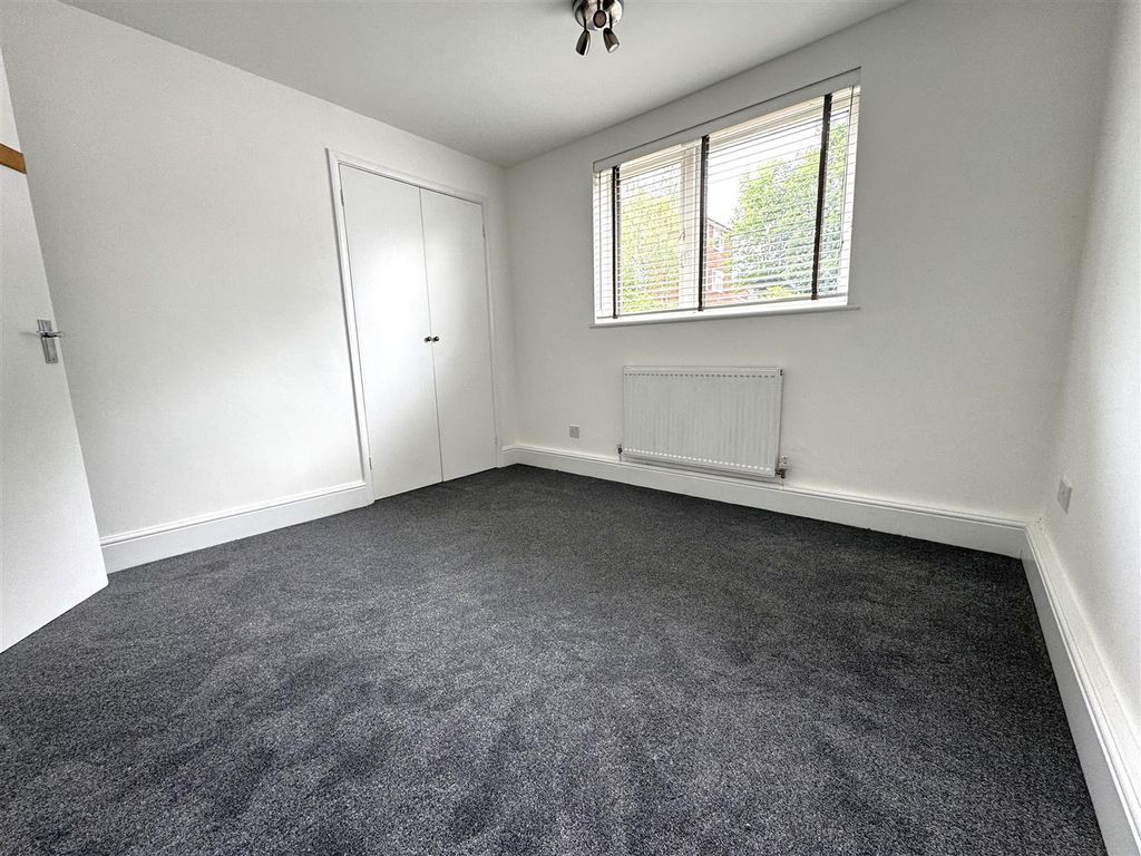 Property photo 2 of 6 Bedroom One