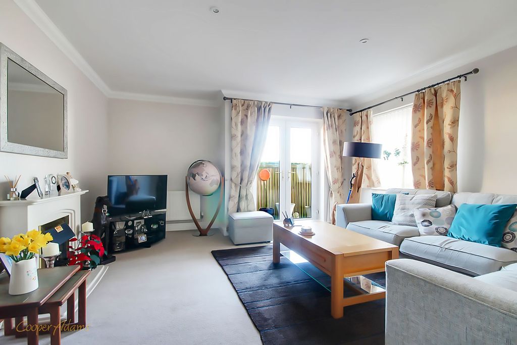 Property photo 3 of 17 Living Room