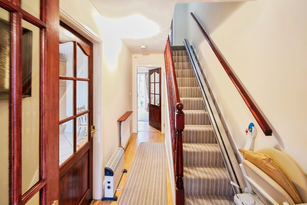 Property photo 2 of 17