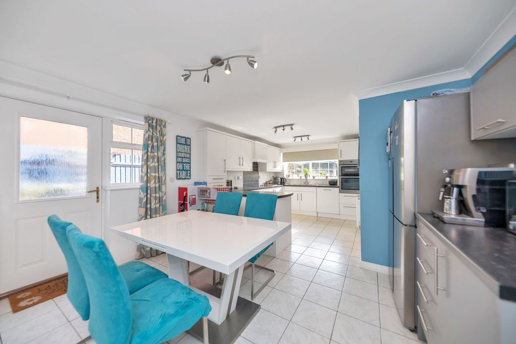 Property photo 3 of 36