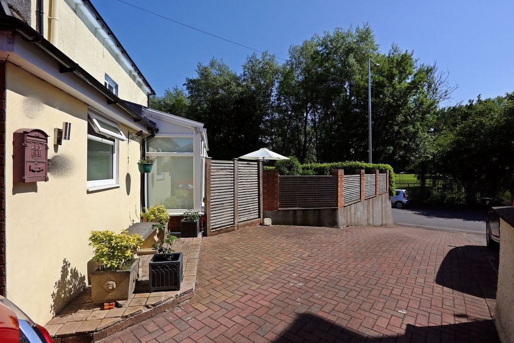 Property photo 3 of 37
