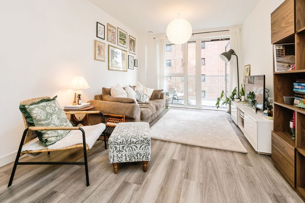 Property photo 3 of 22 Pbox-Img.Jpg