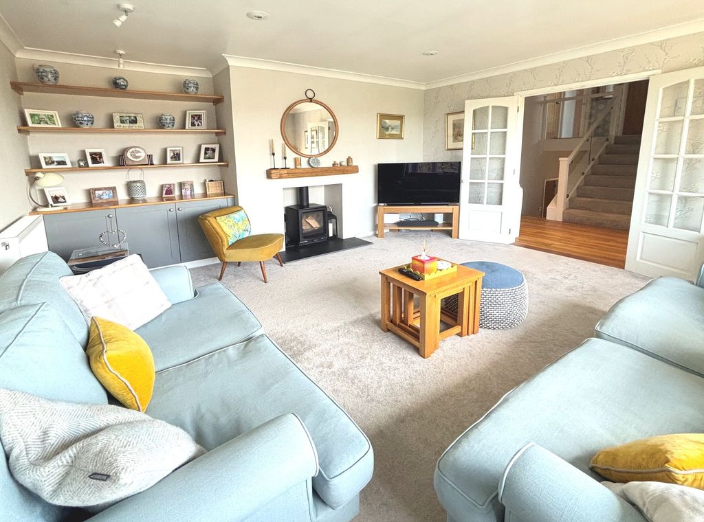 Property photo 2 of 27 Sitting Room 1