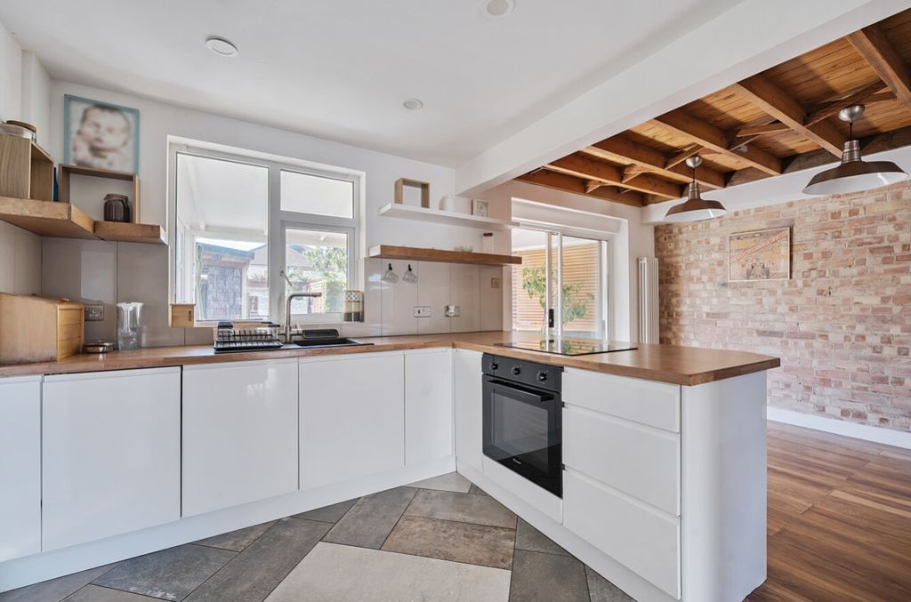 Property photo 3 of 19 1333889-7-6890F06A5039E