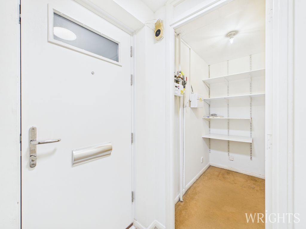 Property photo 2 of 10 Cam05659G0-Pr0130-Still010