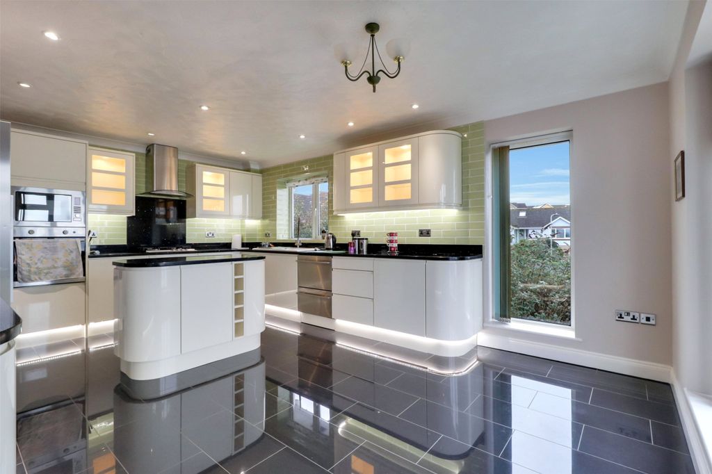 Property photo 3 of 33 Picture No. 09