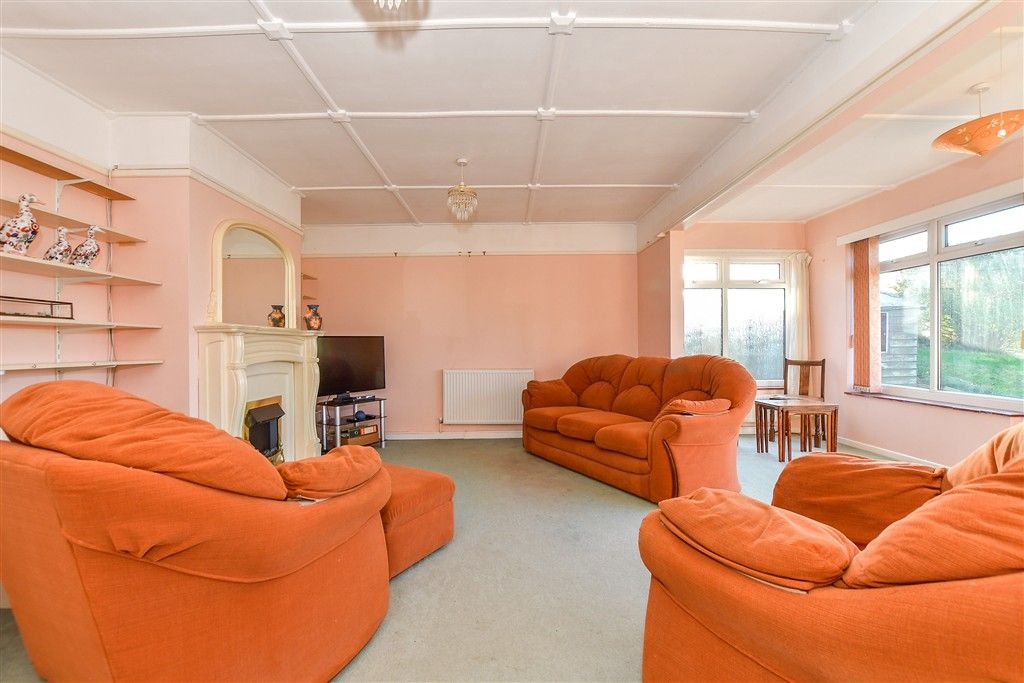 Property photo 3 of 18 Lounge/ Diner